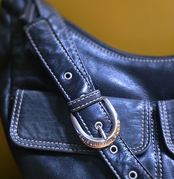 Stone Mountain Black Leather Crossbody Shoulder Bag - Picture 3 of 9